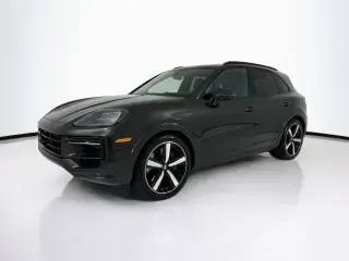 2025 Porsche Cayenne GTS photo 5