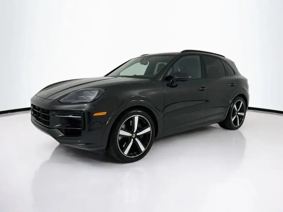 2025 Porsche Cayenne GTS photo 3