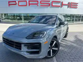 2025 Porsche Cayenne Turbo E-Hybrid's photo