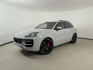 2026 Porsche Cayenne S E-Hybrid's photo