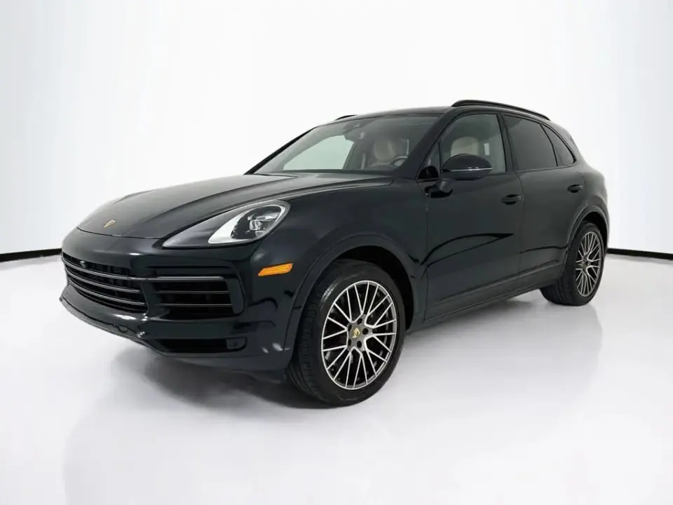 2023 Porsche Cayenne Platinum Edition photo 3