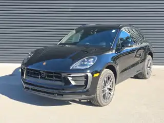 2026 Porsche Macan Base's photo