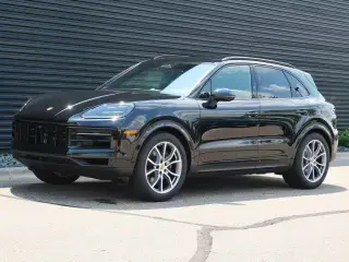 2026 Porsche Cayenne Base photo 5