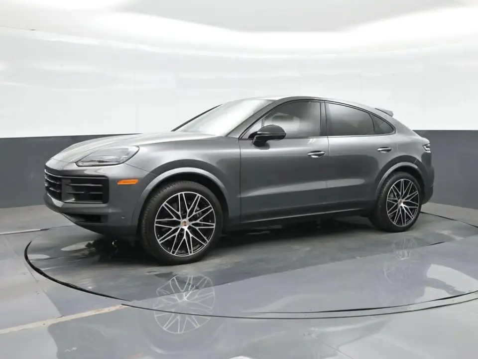 2025 Porsche Cayenne Base photo 3