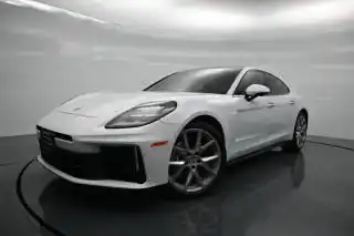 2024 Porsche Panamera 4's photo