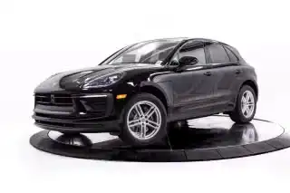 2026 Porsche Macan Base's photo