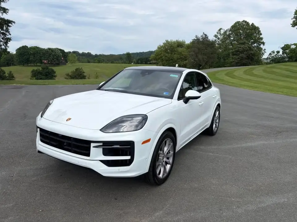 2025 Porsche Cayenne Base photo 4