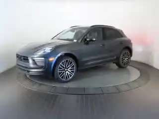 2026 Porsche Macan Base's photo
