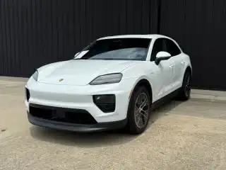 2026 Porsche Macan Macan Electric's photo