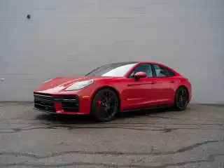 2025 Porsche Panamera GTS's photo