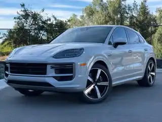 2026 Porsche Cayenne Turbo E-Hybrid's photo