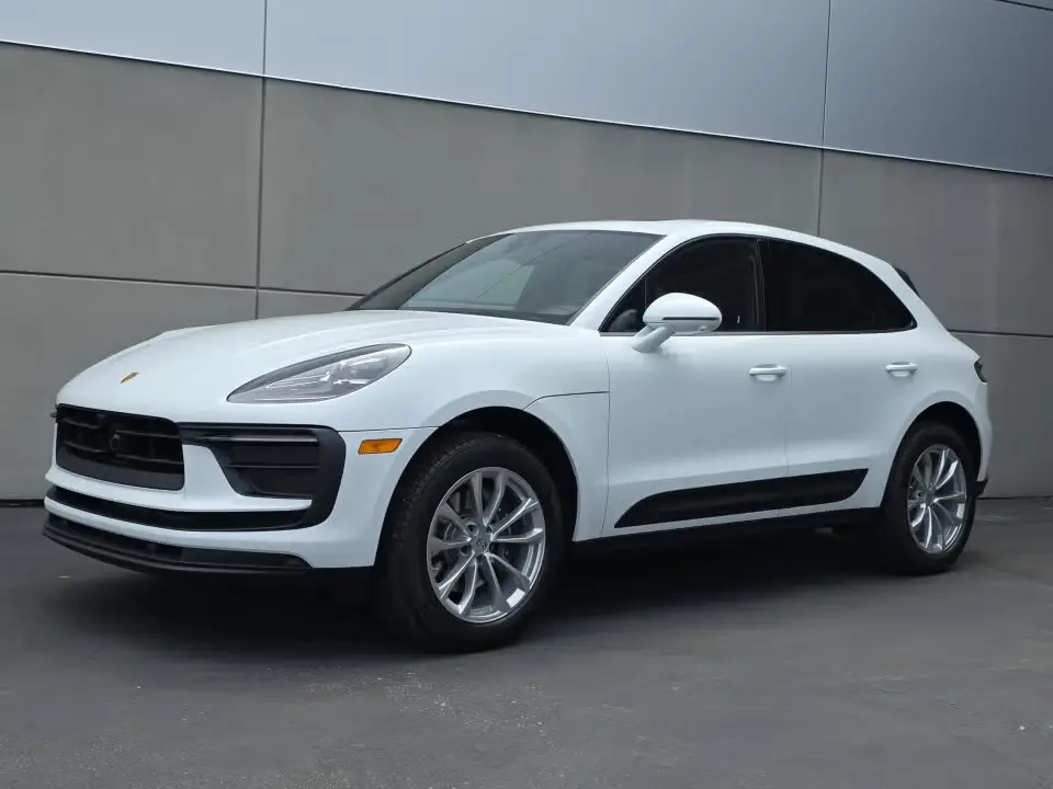 2026 Porsche Macan T photo 3