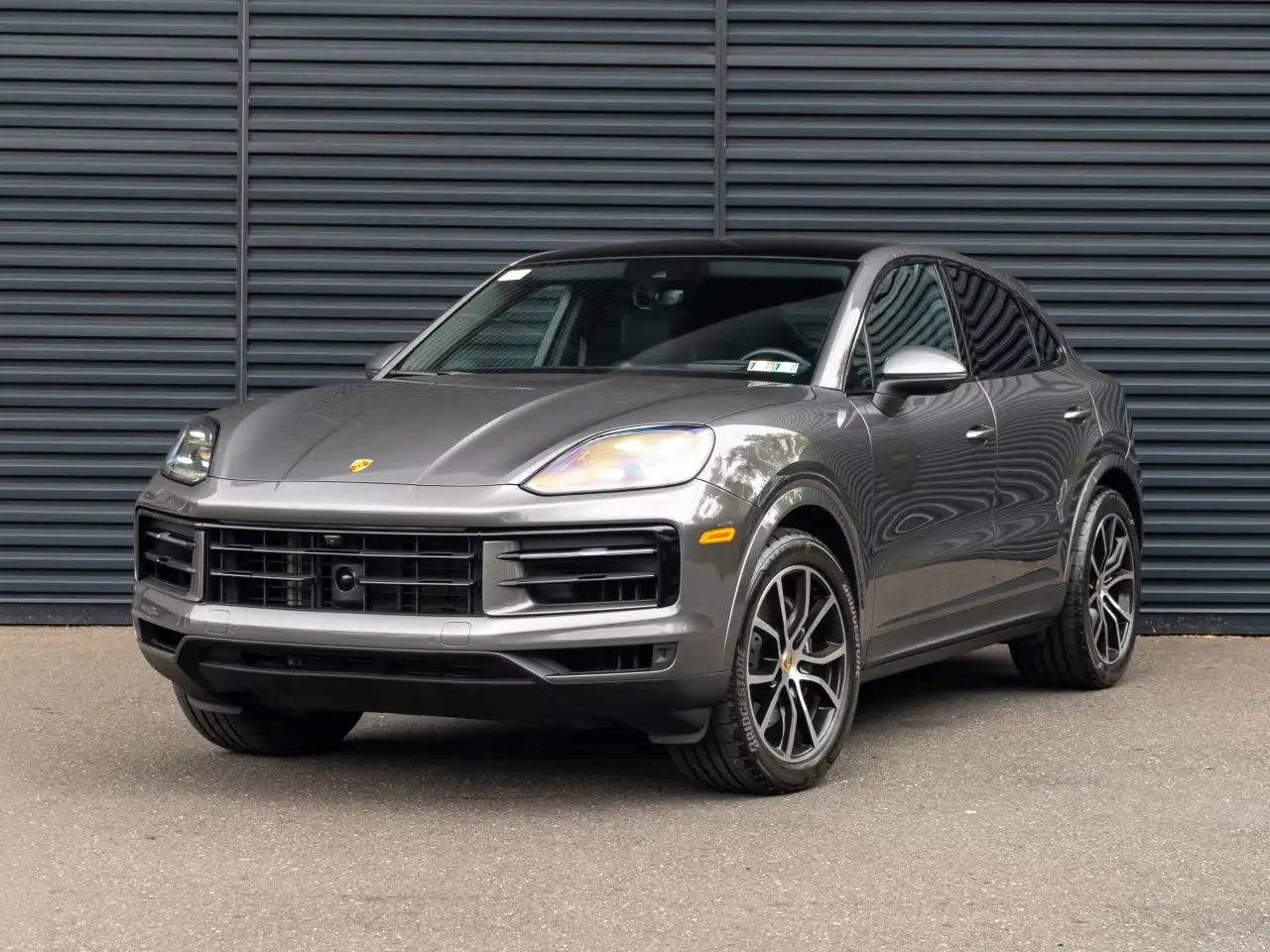 2024 Porsche Cayenne Base photo 4