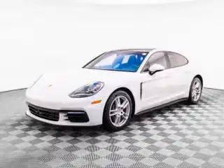 2018 Porsche Panamera 4's photo
