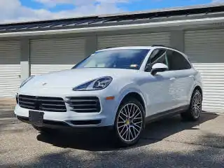 2023 Porsche Cayenne Platinum Edition's photo