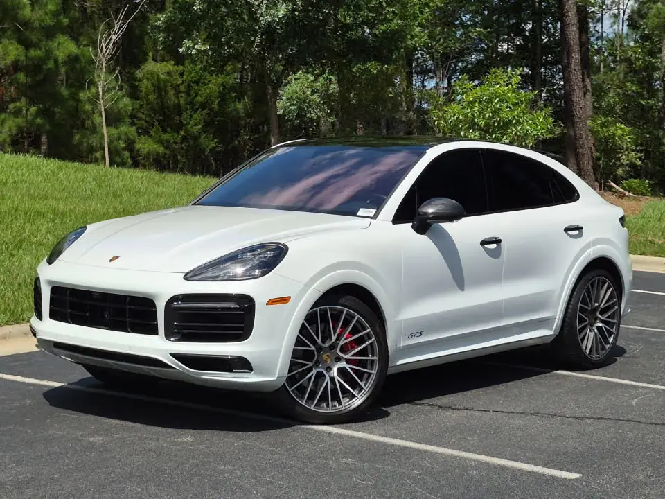 2023 Porsche Cayenne GTS photo 3