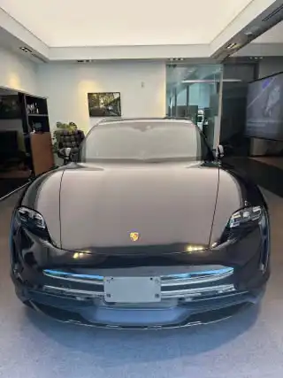 2021 Porsche Taycan Cross Turismo's photo