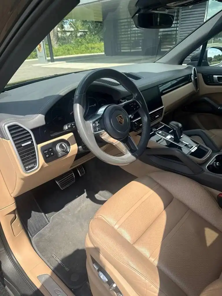2019 Porsche Cayenne S's photo