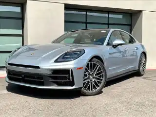 2025 Porsche Panamera 4's photo