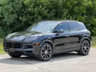 2025 Porsche Cayenne Base photo 5