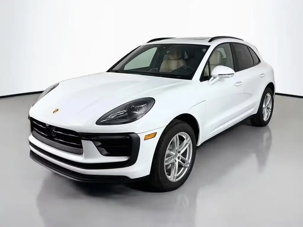 2026 Porsche Macan T photo 4
