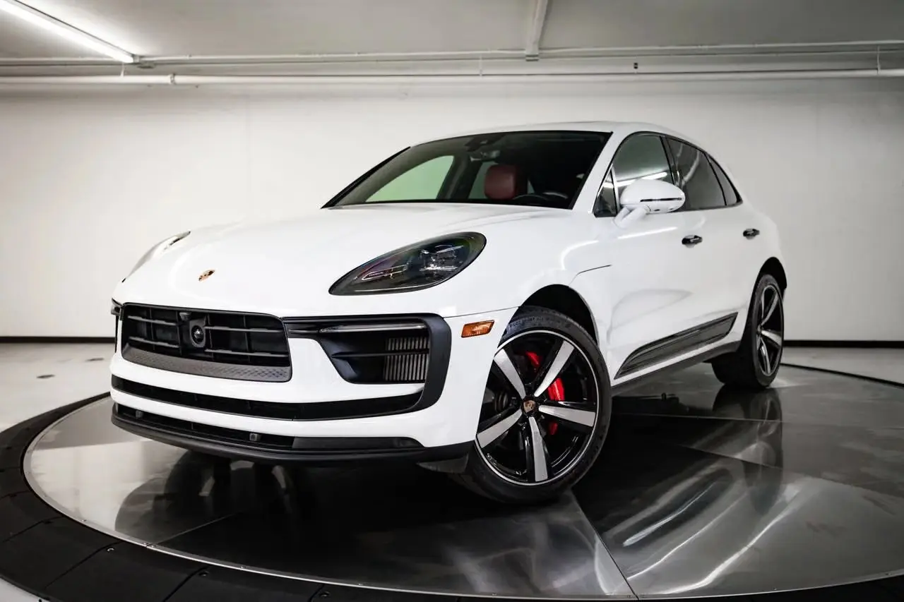 2024 Porsche Macan S photo 4