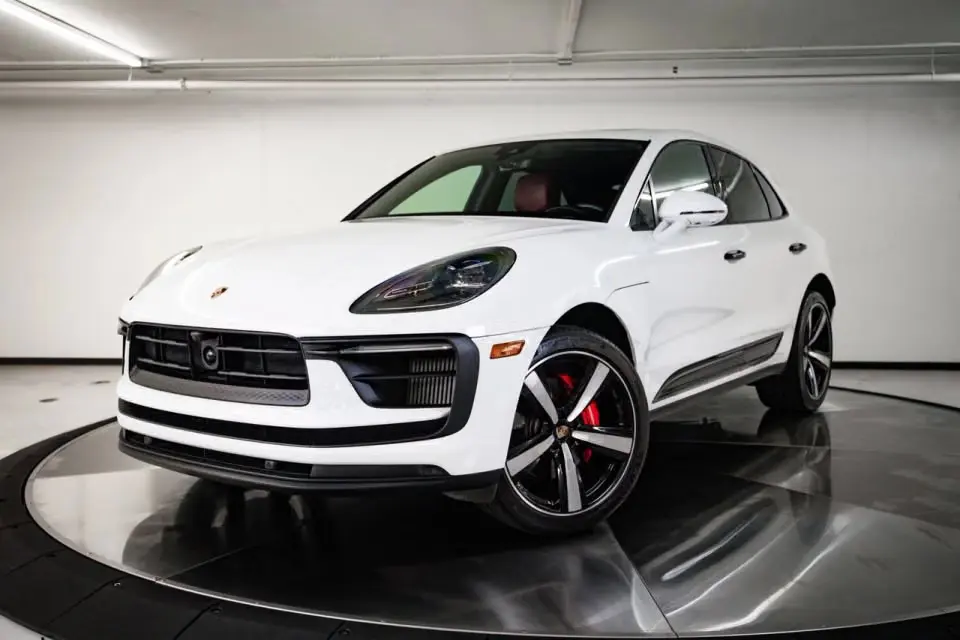 2024 Porsche Macan S photo 3