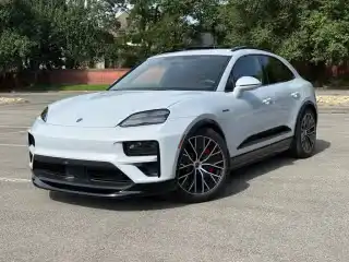 2025 Porsche Macan Macan Turbo Electric's photo