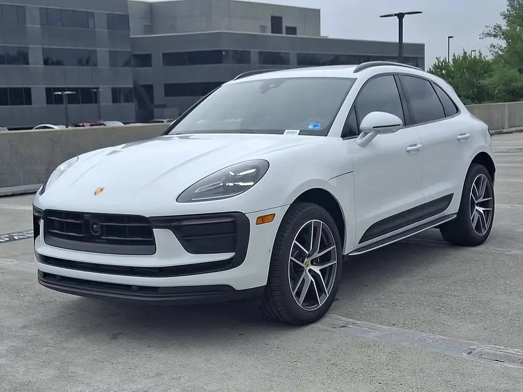 2026 Porsche Macan undefined photo 4