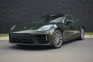 2025 Porsche Panamera 4's photo