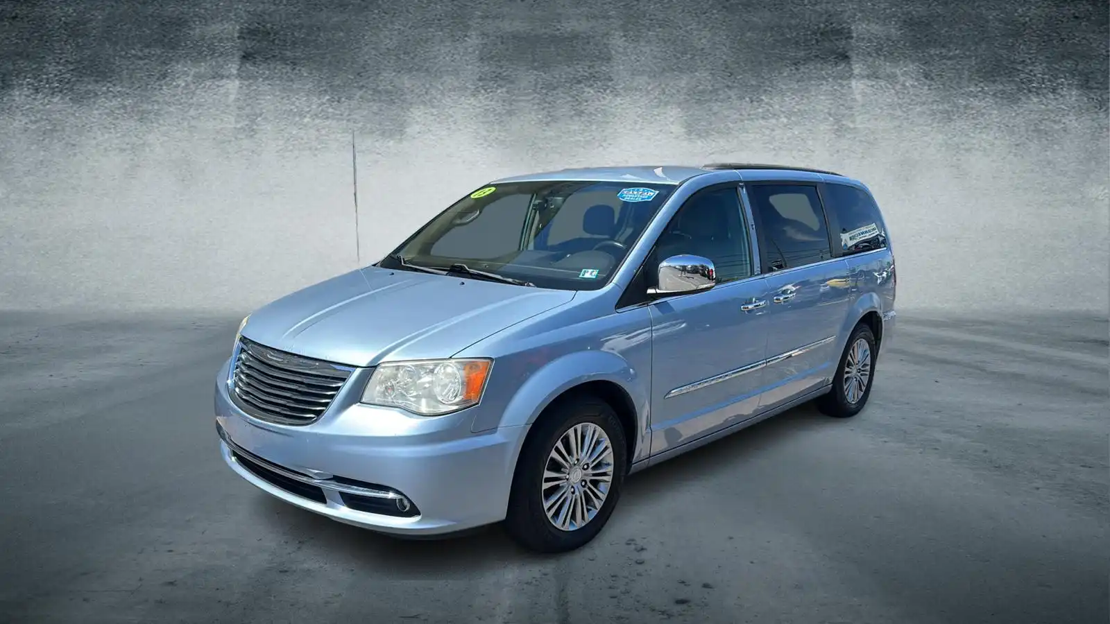 2013 Chrysler Town & Country Touring-L's photo
