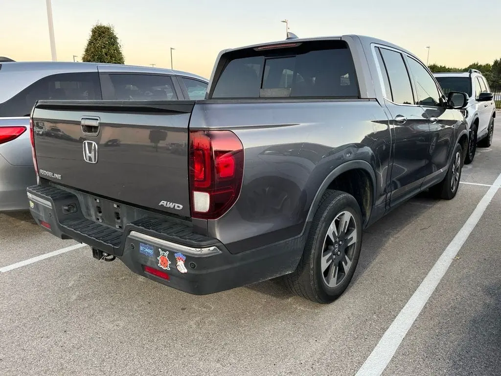 2019 Honda Ridgeline RTL-E AWD photo 3