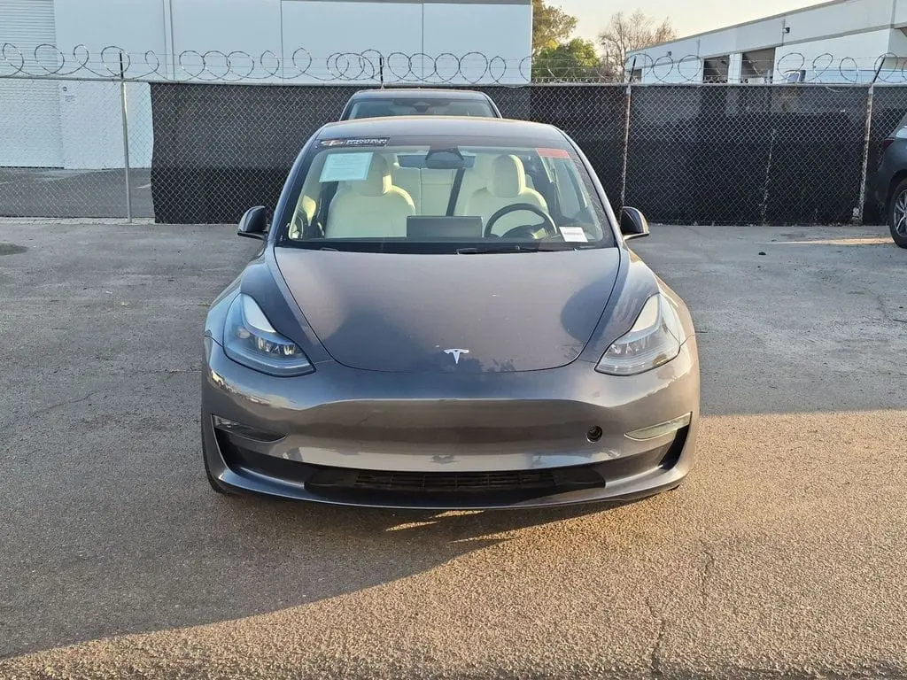 2023 Tesla Model 3 Long Range photo 3
