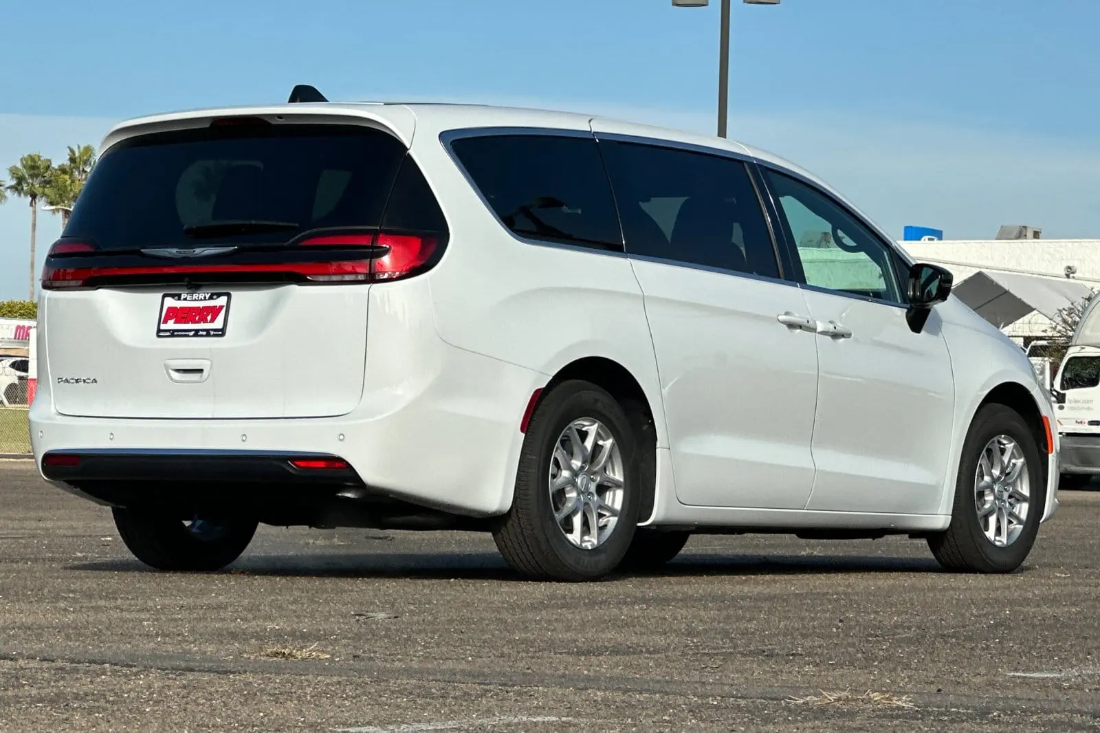 2026 Chrysler Pacifica Select photo 3