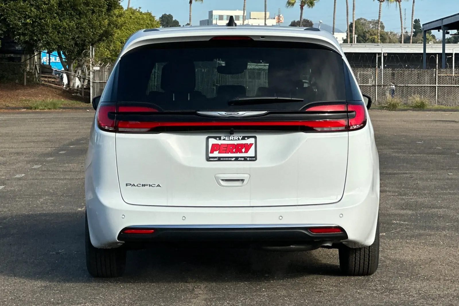 2026 Chrysler Pacifica Select photo 4