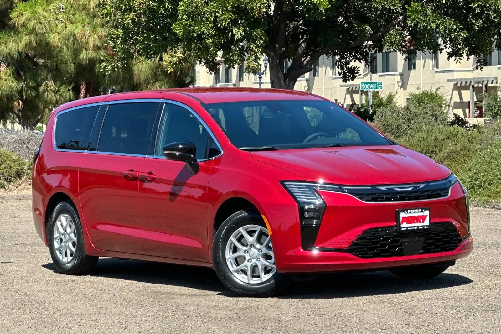 2027 Chrysler Pacifica Select's photo