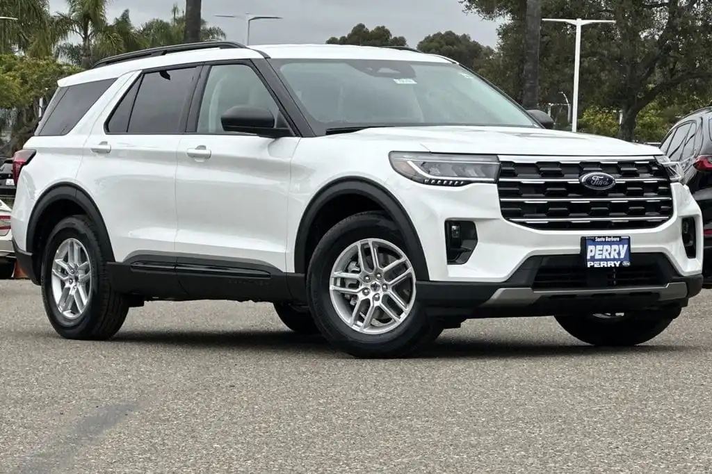2026 Ford Explorer Active's photo
