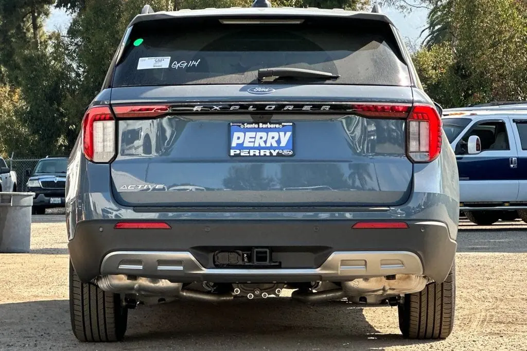 2026 Ford Explorer Active photo 4