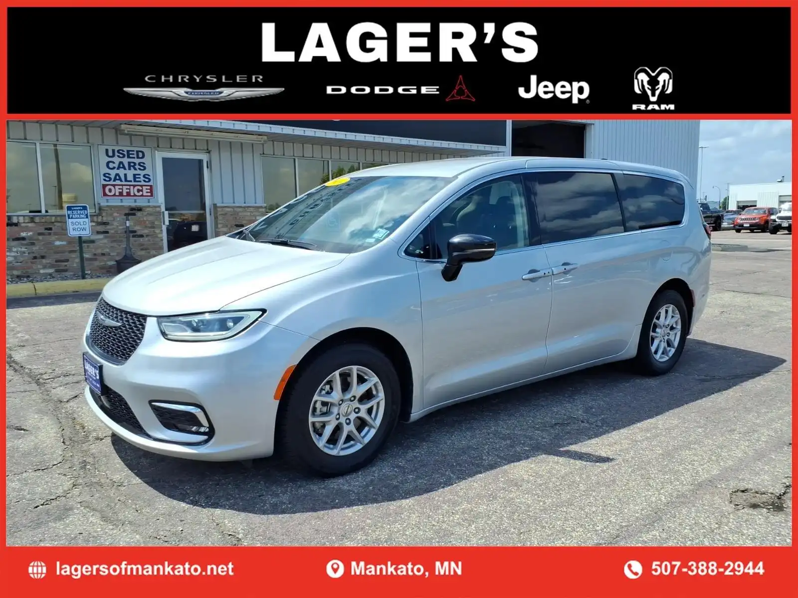 2024 Chrysler Pacifica Touring L's photo
