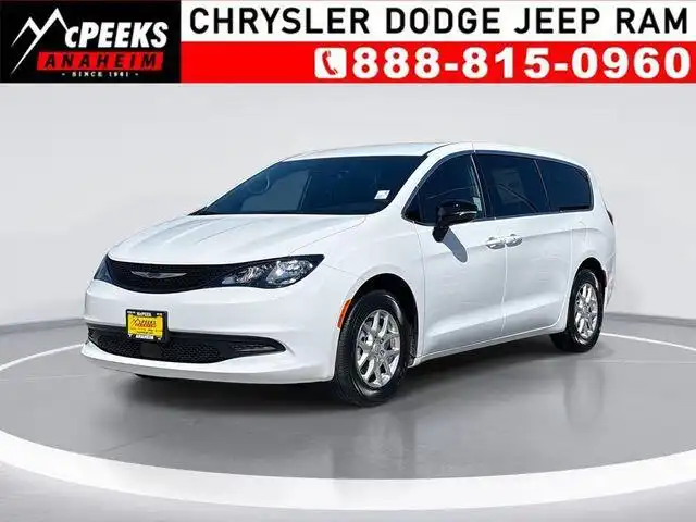 2026 Chrysler Voyager LX's photo