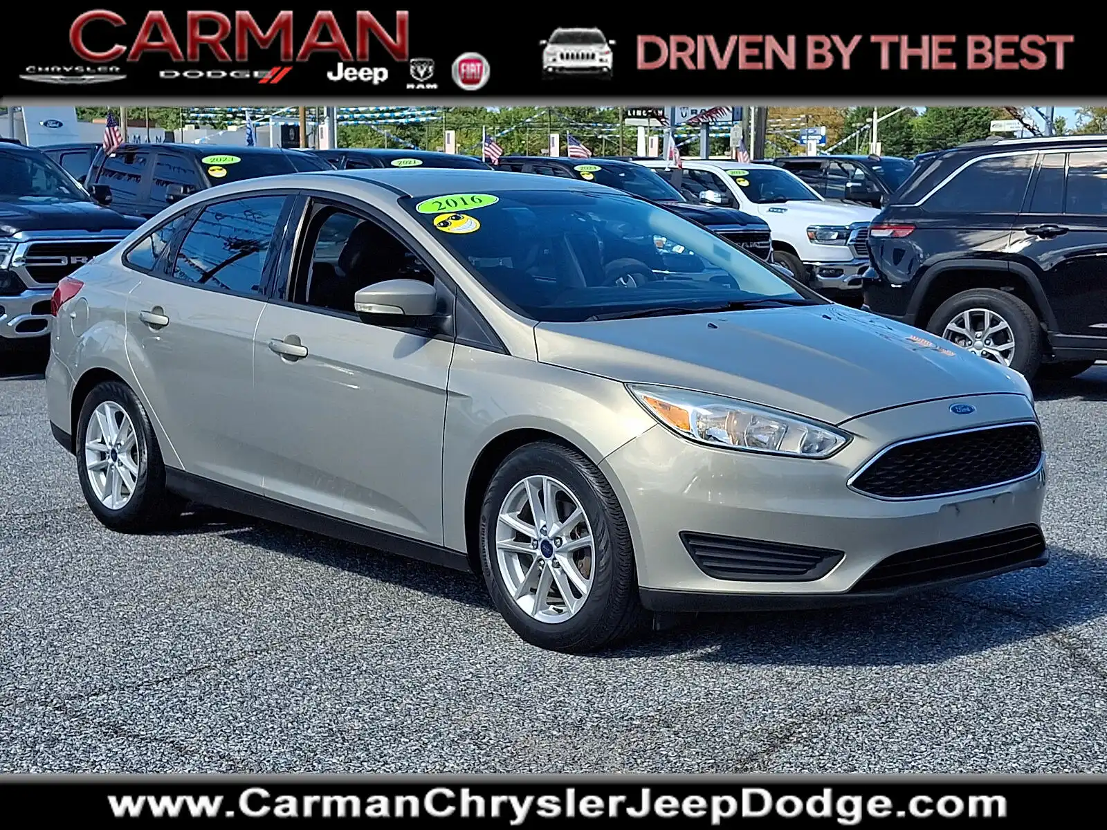 2016 Ford Focus SE Sedan's photo