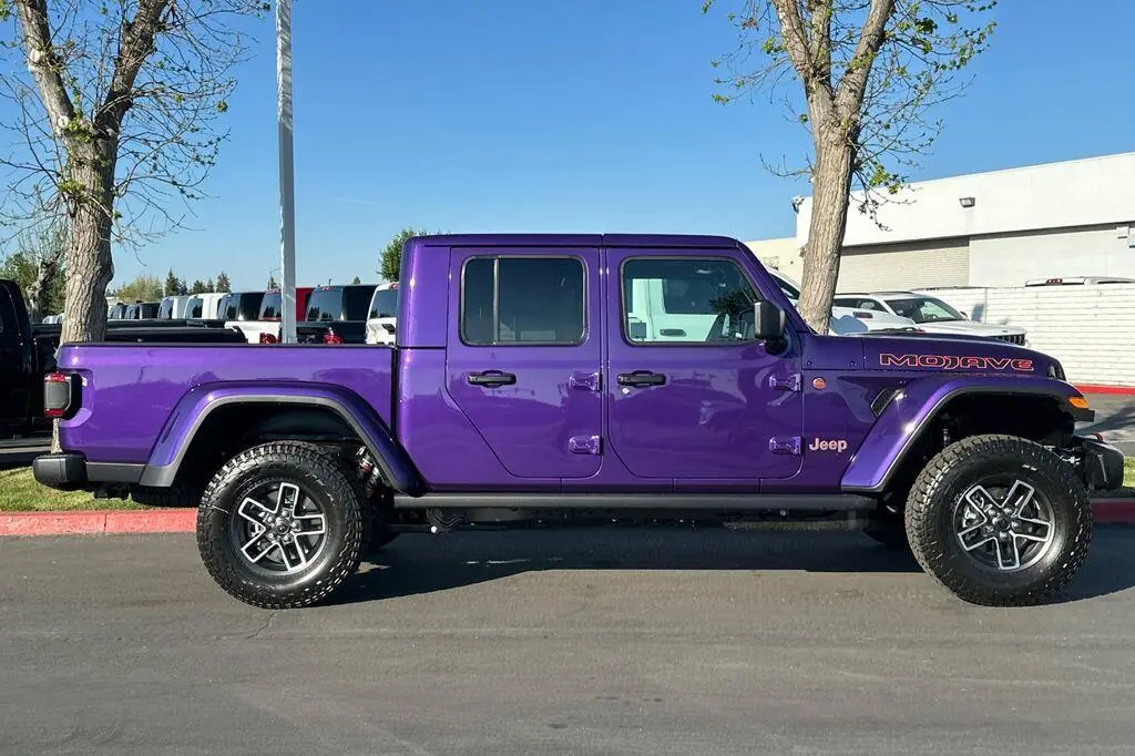 2026 Jeep Gladiator Mojave Auto photo 3