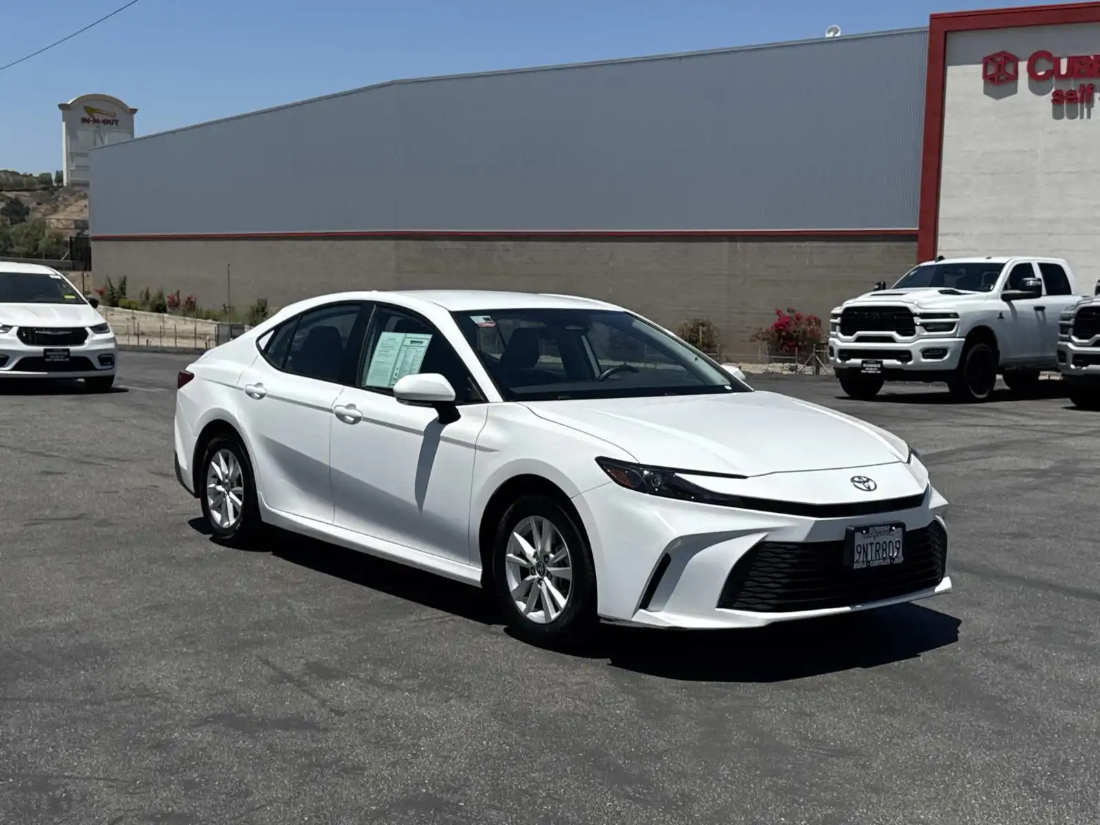 2025 Toyota Camry LE Hybrid's photo