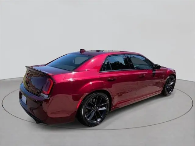 2023 Chrysler 300 C photo 5