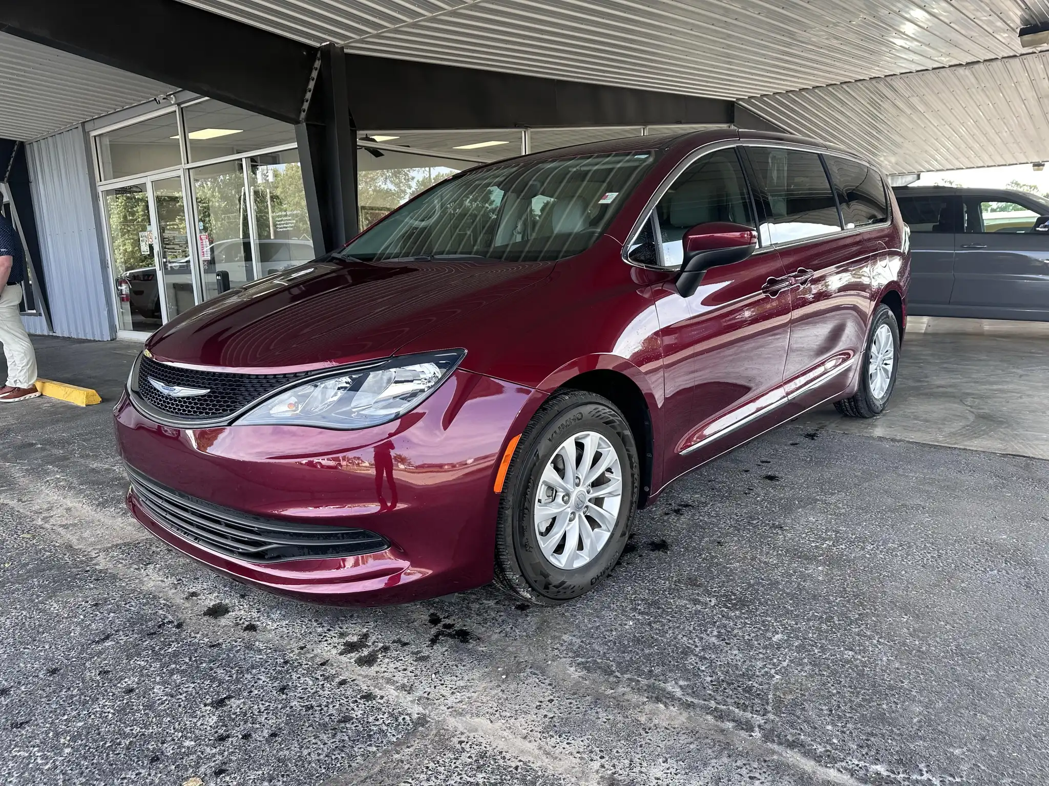2017 Chrysler Pacifica Touring's photo