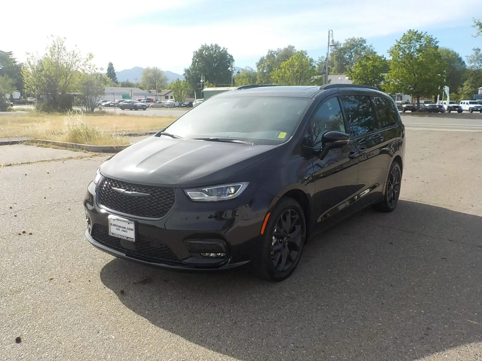 2026 Chrysler Pacifica Limited photo 3