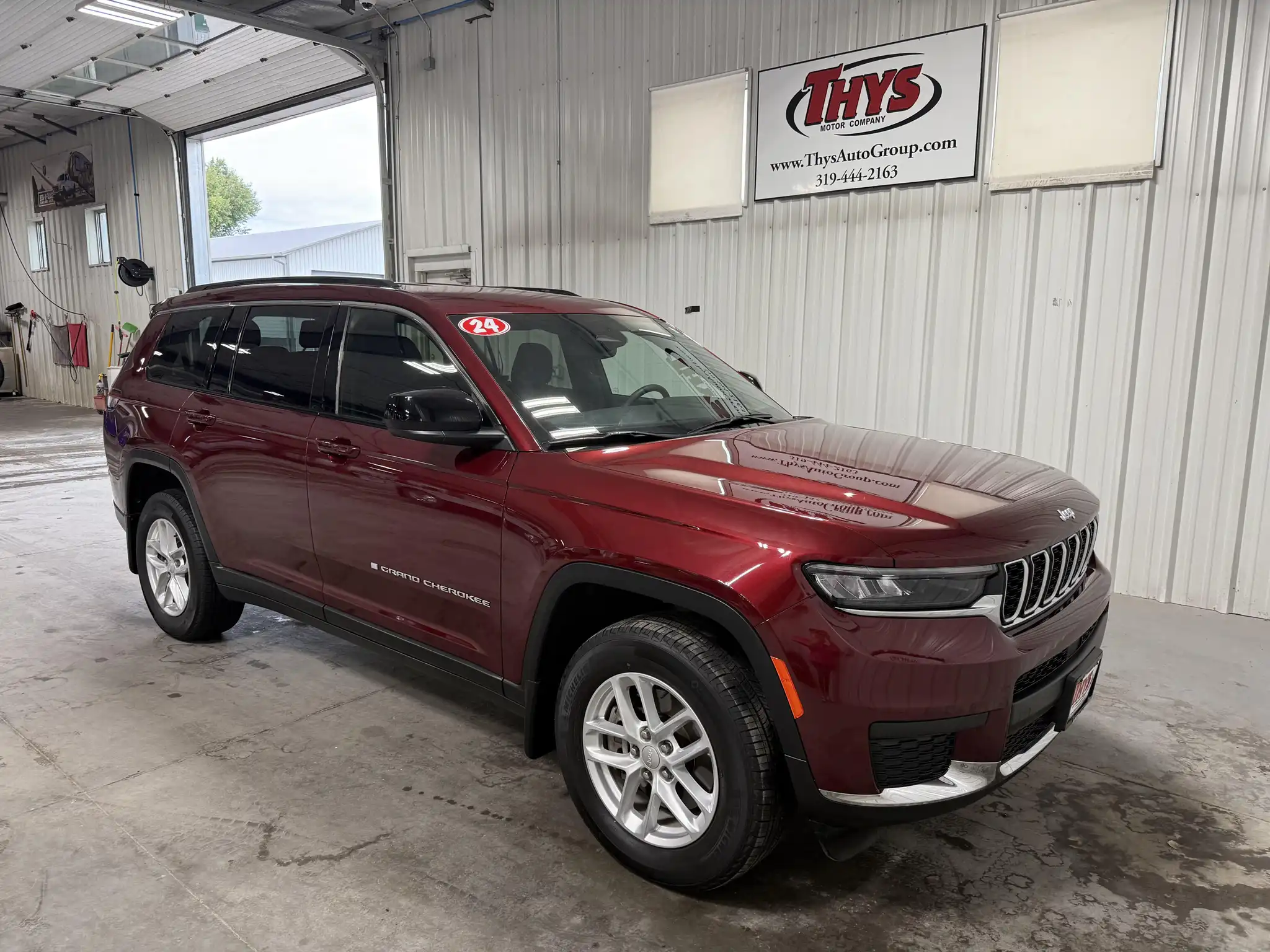 2024 Jeep Grand Cherokee L Laredo 4WD's photo