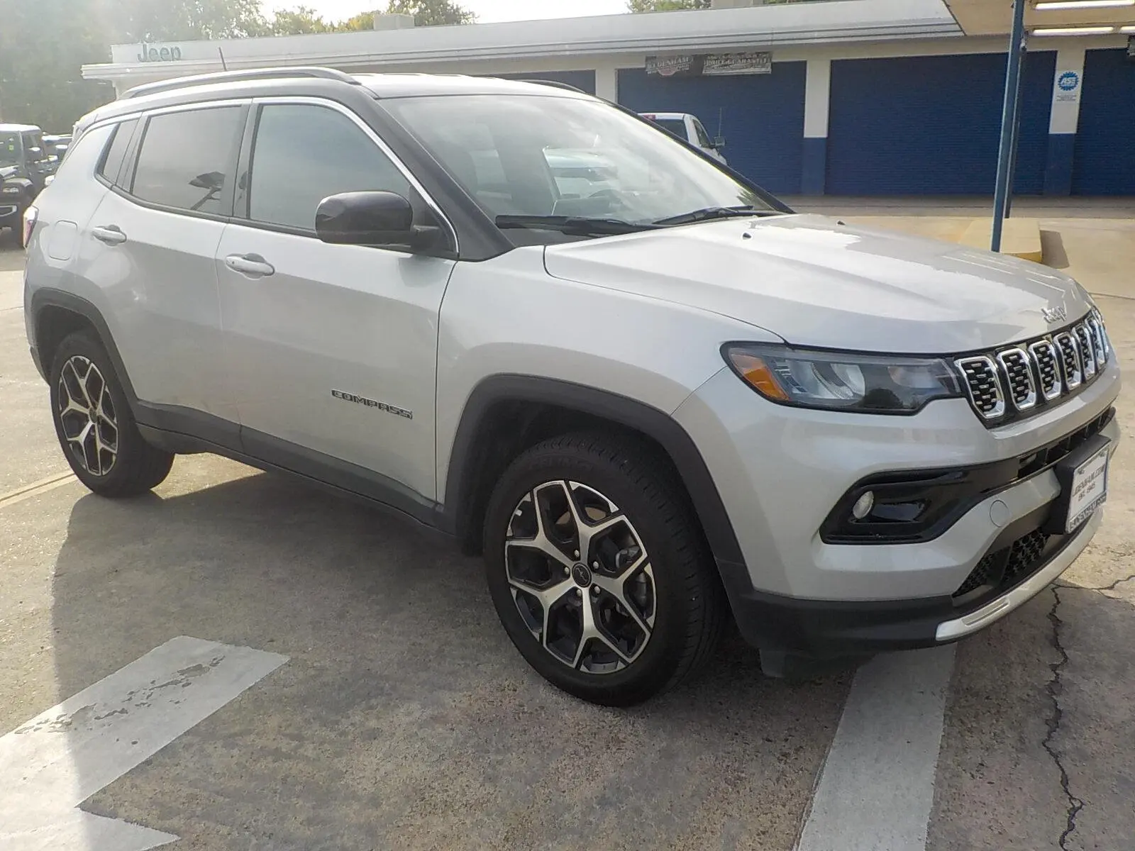 2025 Jeep Compass Limited 4WD photo 3