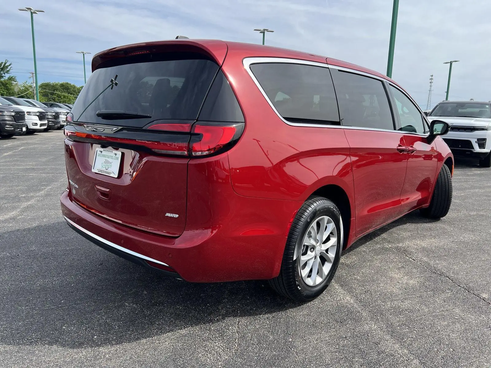 2027 Chrysler Pacifica Select AWD photo 4
