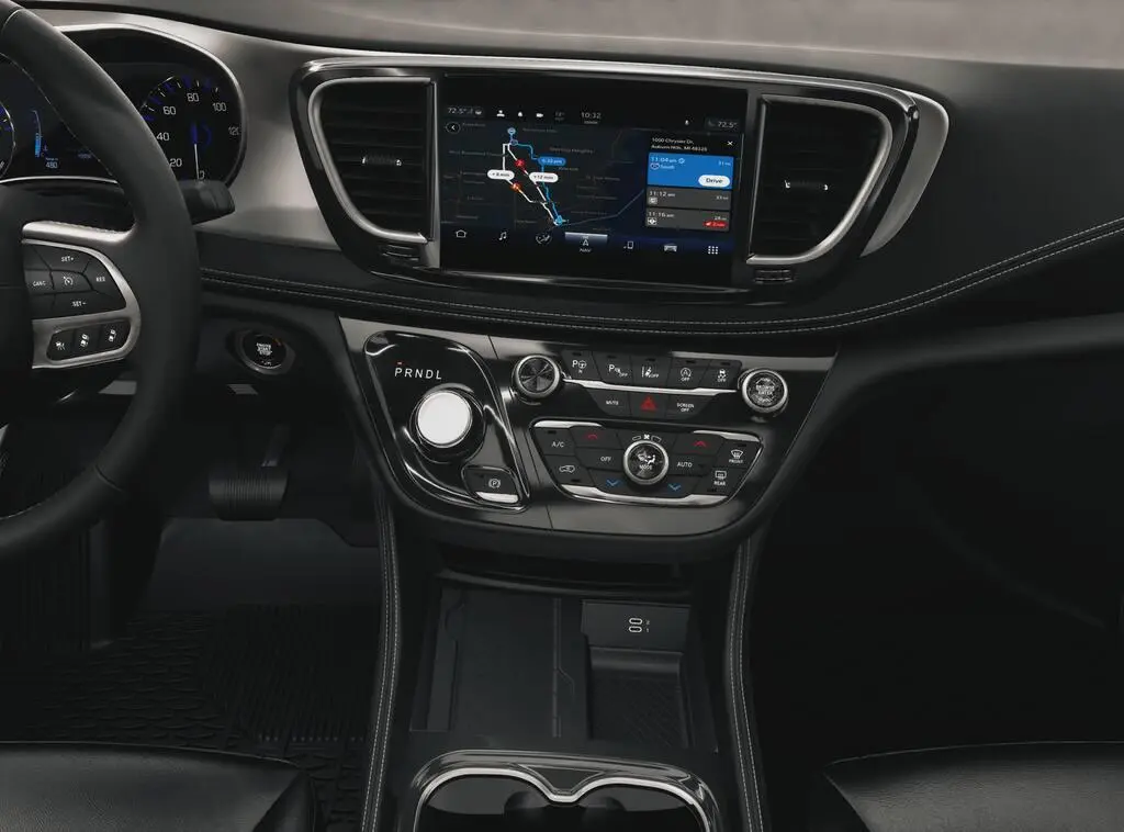 2027 Chrysler Pacifica Limited AWD photo 5